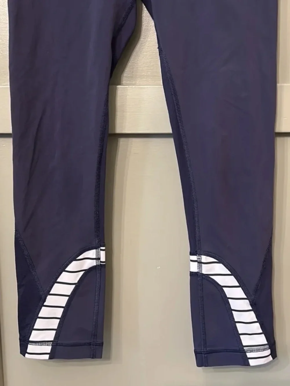 Lululemon Run Inspire Crop II Deep Indigo / Wide Bold Stripe Leggings Size 4